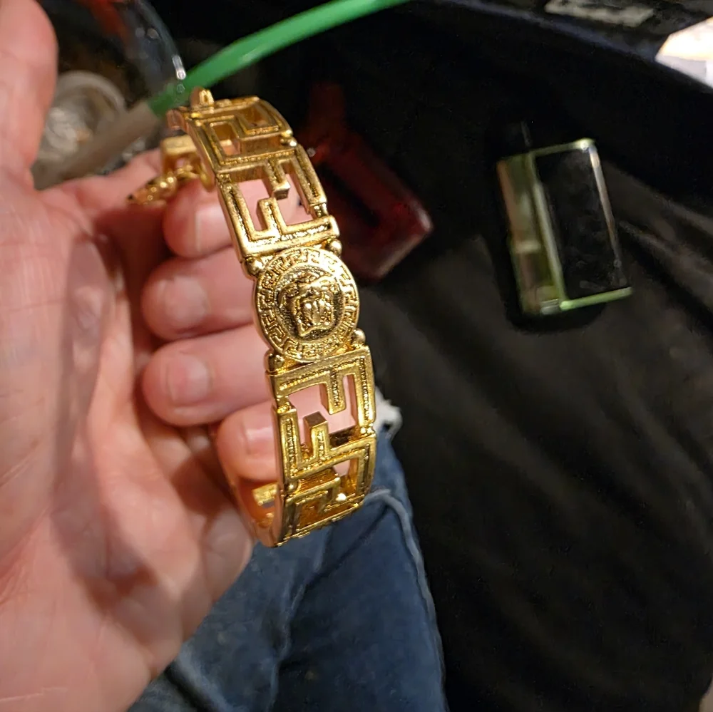 USED....FENDACE Gold Medusa BIG hoop earrings. - Picture 5 of 11